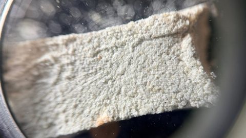 Przełom materiału poddawanego ocenie