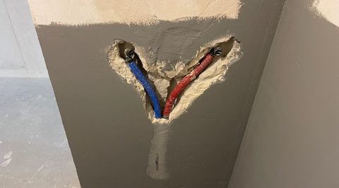 Odsłonięte podejścia instalacji sanitarnej