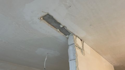 Bruzda instalacyjna w strefie sufitu