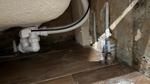Dostępne połączenia instalacji pod urządzeniem sanitarnym