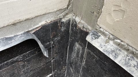 Ciągłość izolacji w narożniku fundamentu