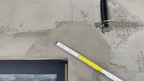 Sprawdzenie detalu warstwy zbrojonej przy otworze