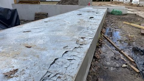 Uszkodzenie powierzchni odsłoniętego elementu