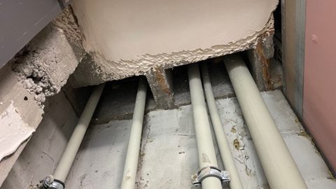 Stan przejścia instalacyjnego przez przegrodę