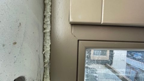 Połączenie ościeżnicy z podłożem