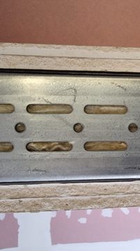 Detal połączenia profilu z poszyciem