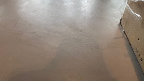 Zróżnicowanie powierzchni posadzki żywicznej